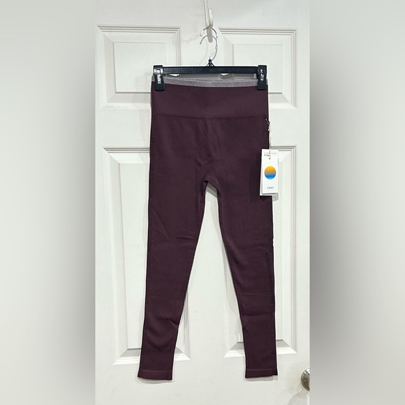 Vuori Women's Medium Helix Seamless Legging Maroon NWT 7/8 Length High Rise - Picture 1 of 8